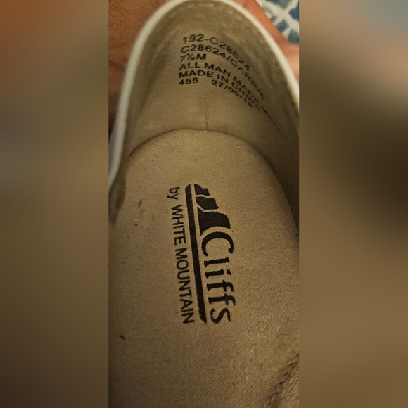 Cliffs by White Mountain Ballet Flats; Perforated Design, Rubber Bottom; 7 1/2 M - Picture 5 of 5